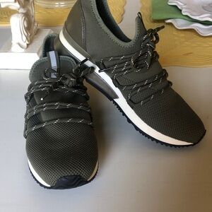 Urban sport by J/slides olive sneakers size 7